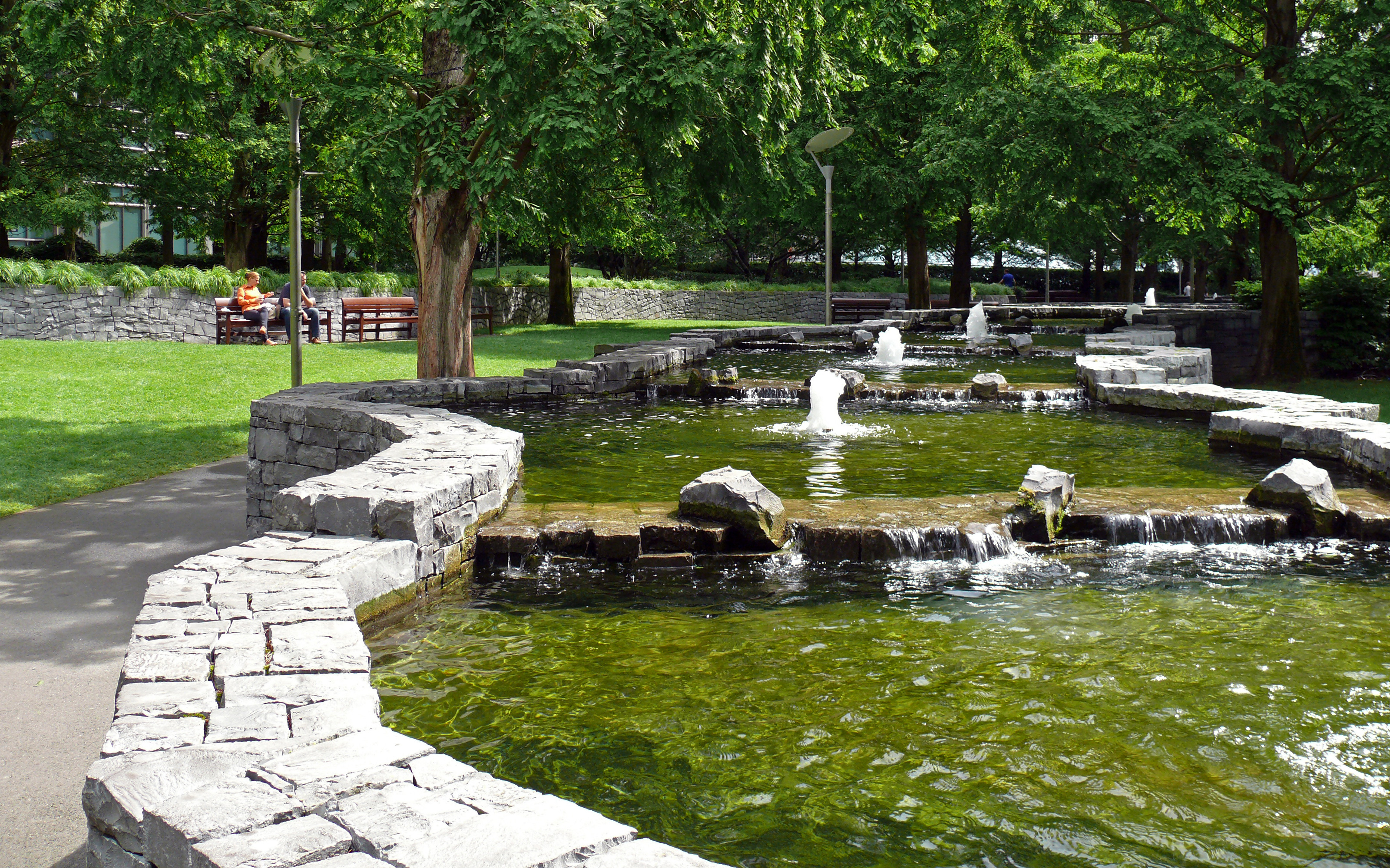 Parc avec jeux d'eau