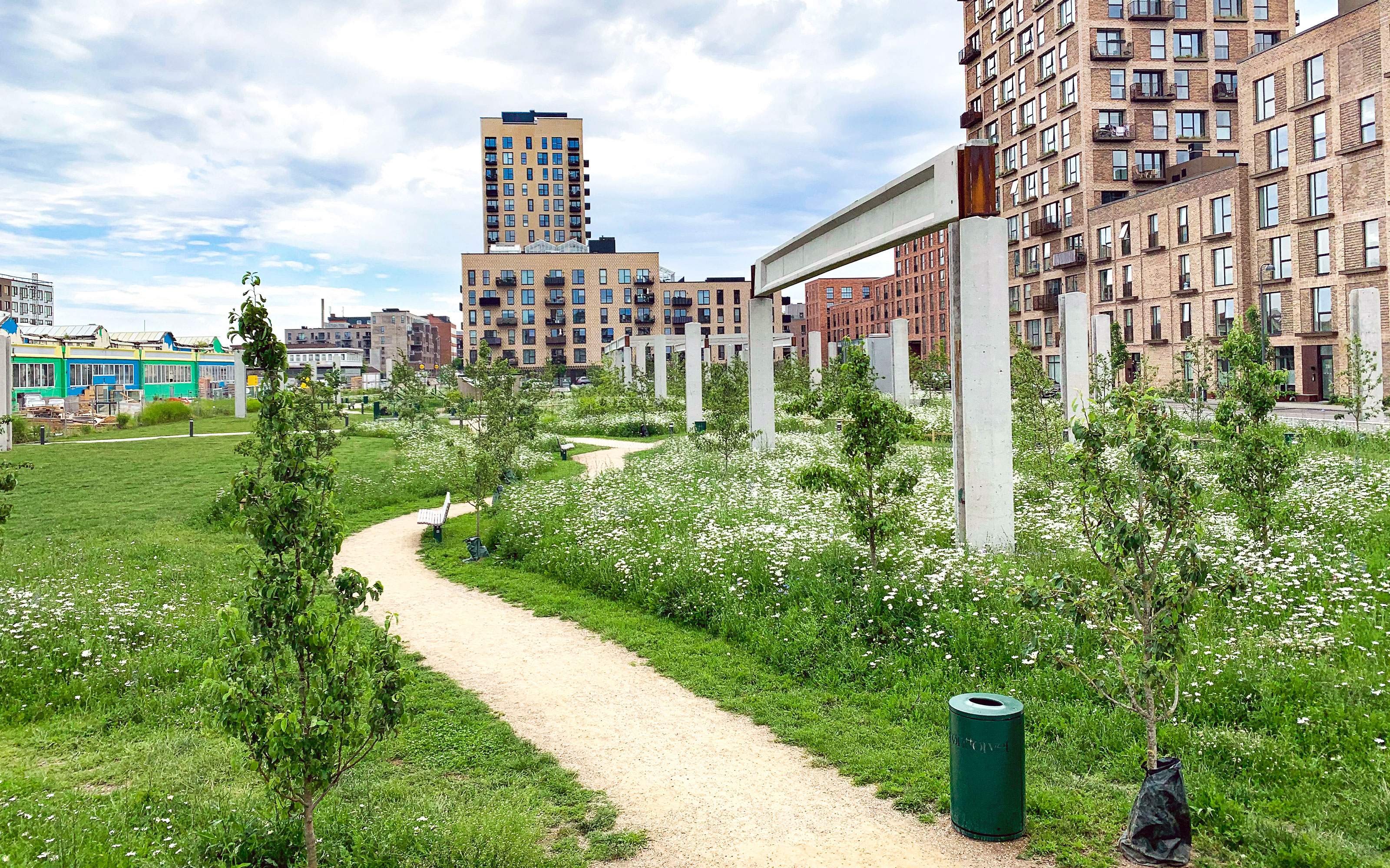 Jardin sur le toit d'un garage souterrain