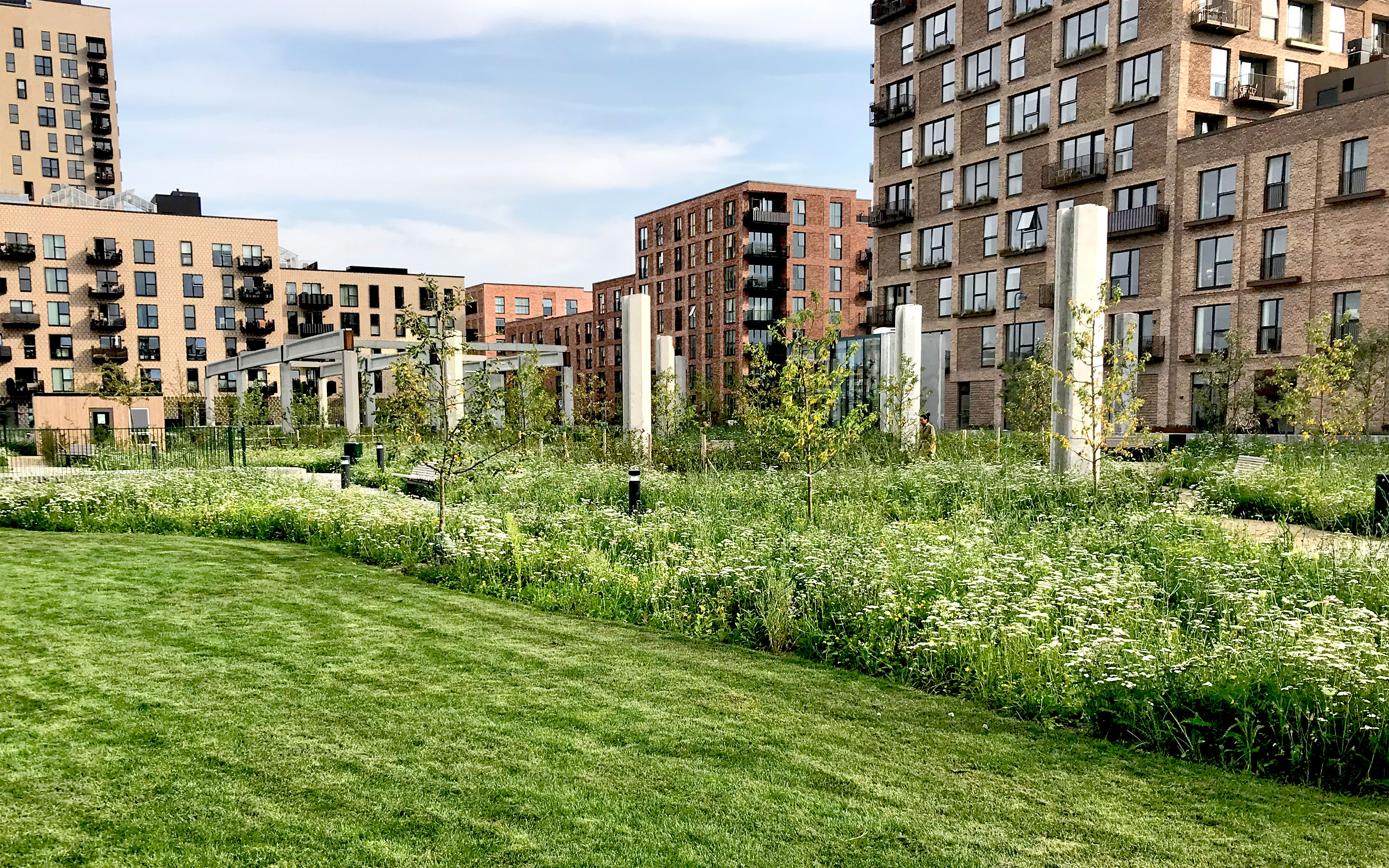 Jardin sur le toit d'un garage souterrain