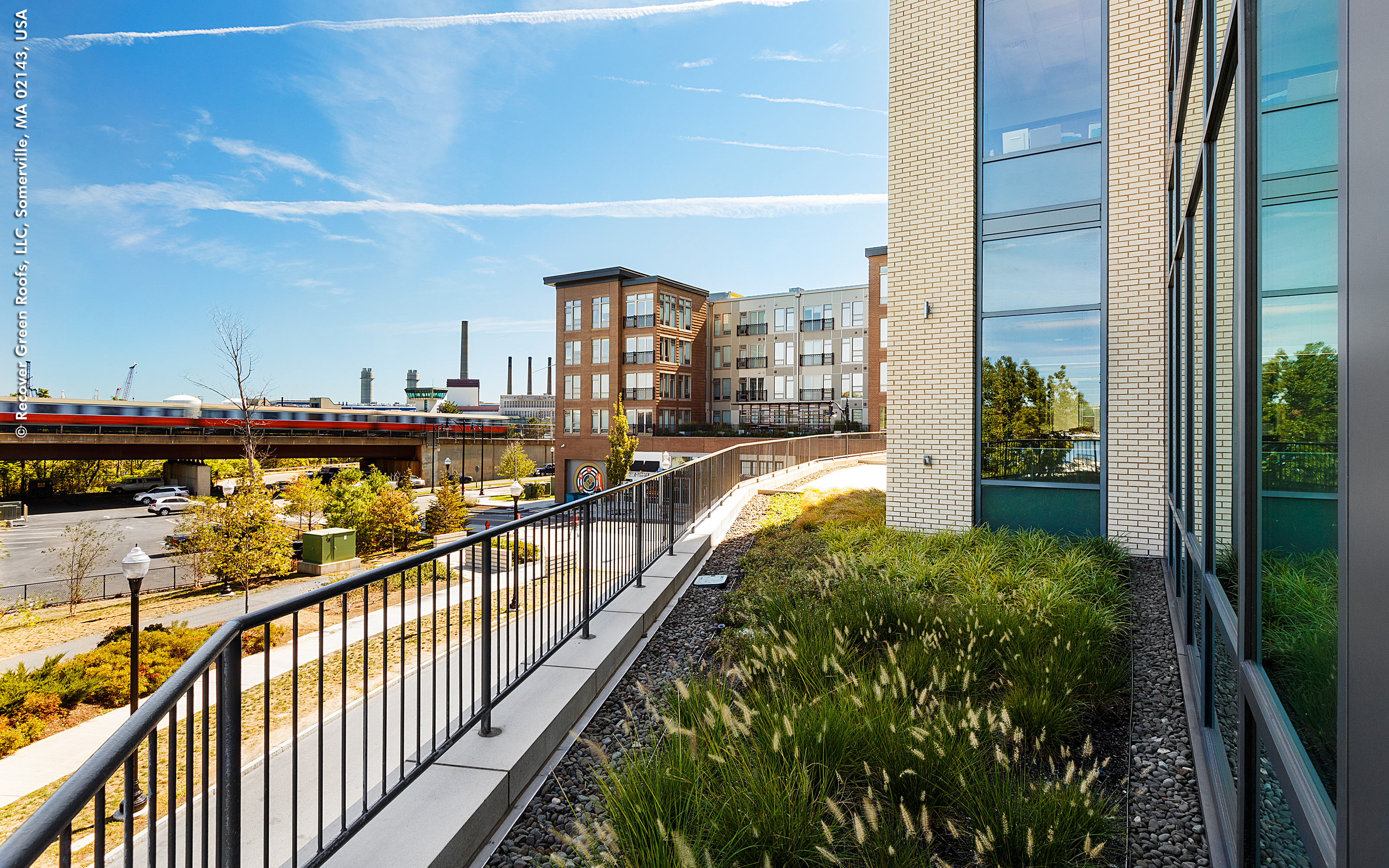 Toit vert avec balustrade