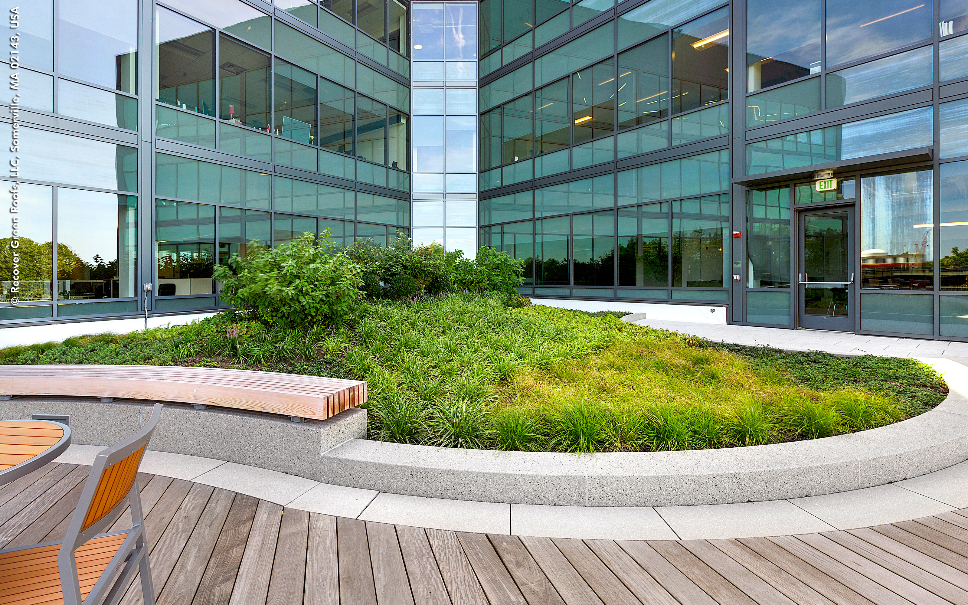 Toiture jardin avec terrasse en bois