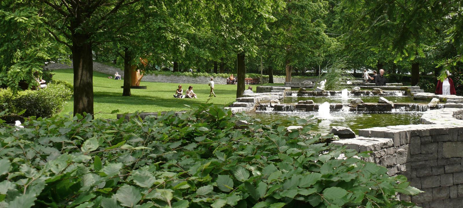 Parc avec jeux d'eau