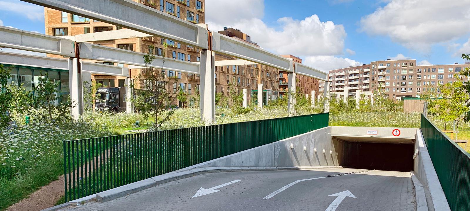 Jardin sur le toit d'un garage souterrain