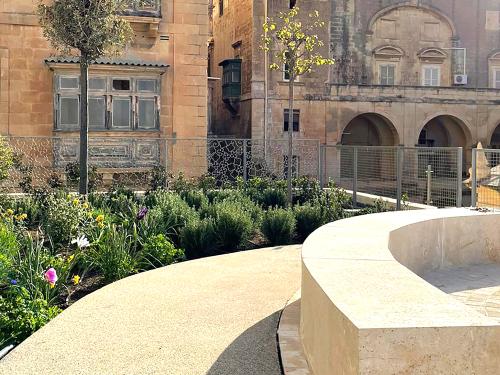 Roof garden with benches made of natural stone