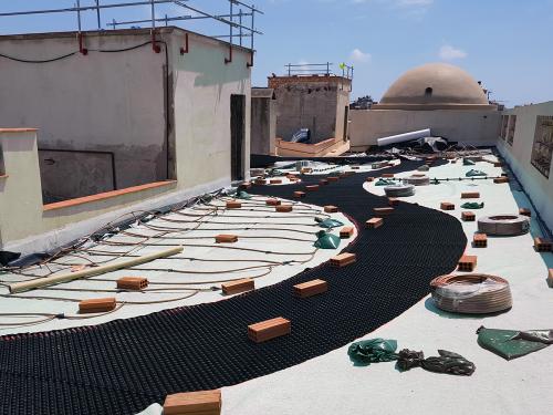 Les éléments Floradrain® FD 40-E sur la surface du toit