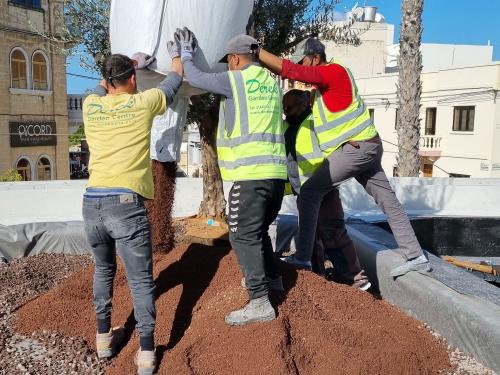 Le substrat est appliqué sur le toit