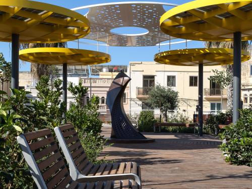 Toiture jardin avec parasols circulaires