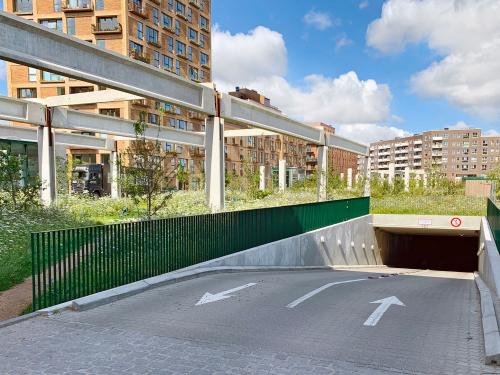 Jardin sur le toit d'un garage souterrain