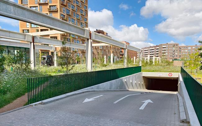 Jardin sur le toit d'un garage souterrain